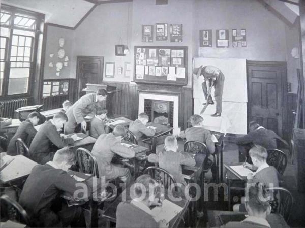 Учебный класс в школе Caterham, 1912 год